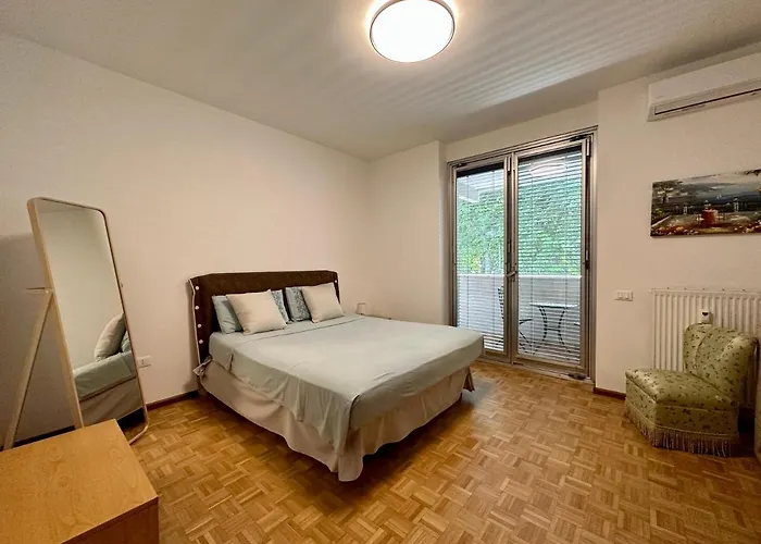 Aurora Gargen In Centro Triest